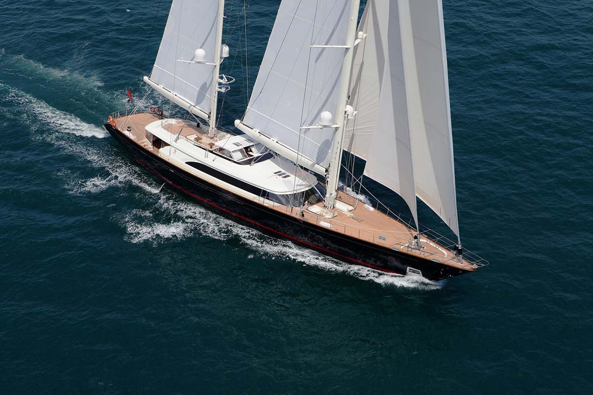 Fidelis-starboad-side-under-sails.jpg