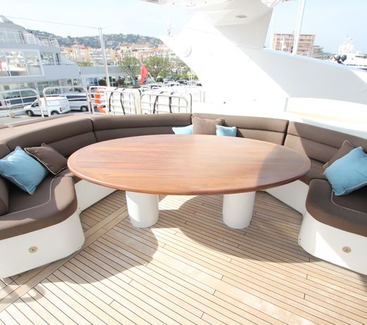 Flybridge alfresco dining.jpg
