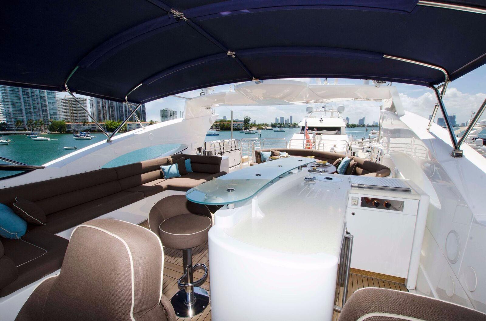 Flybridge bar.jpg