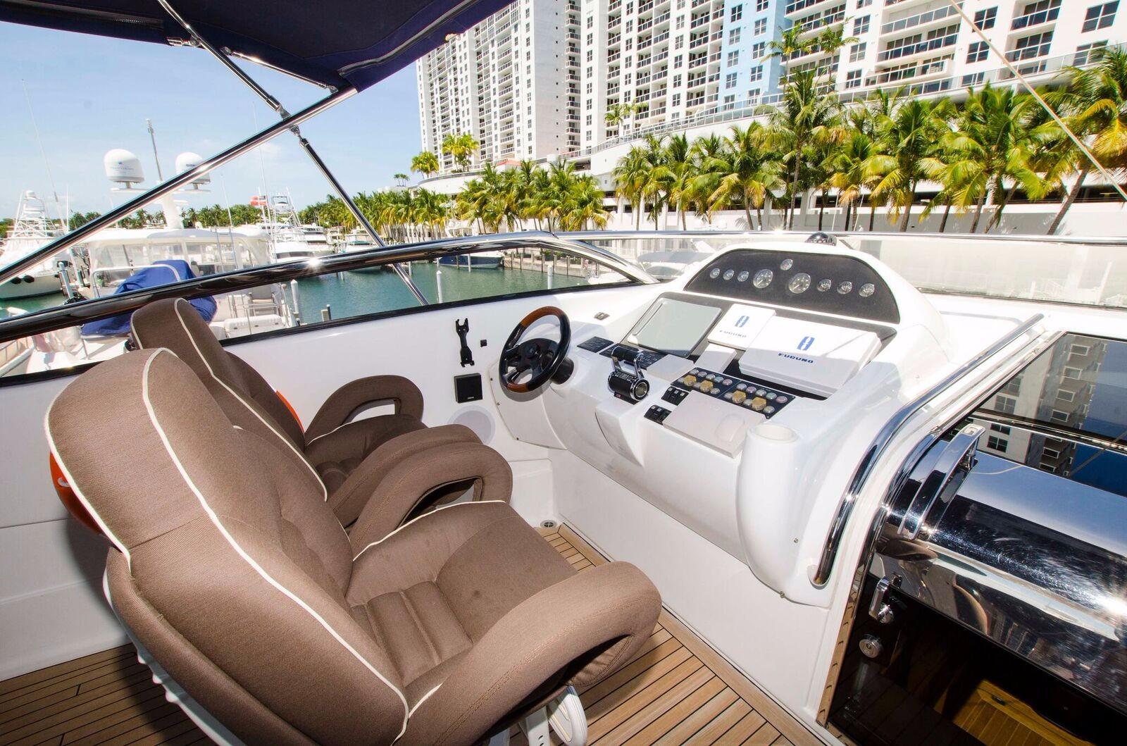 Flybridge helm KEFI.jpg