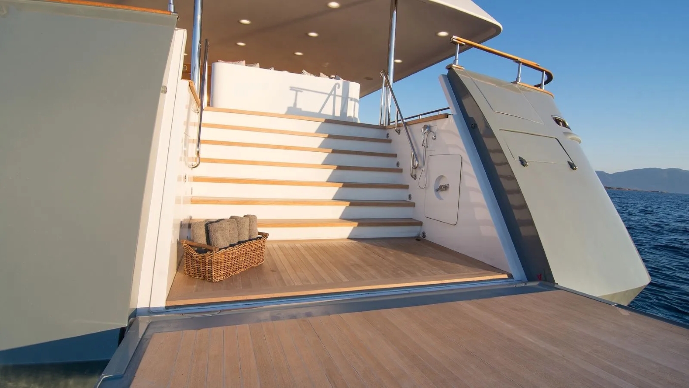Foredeck 01.jpg