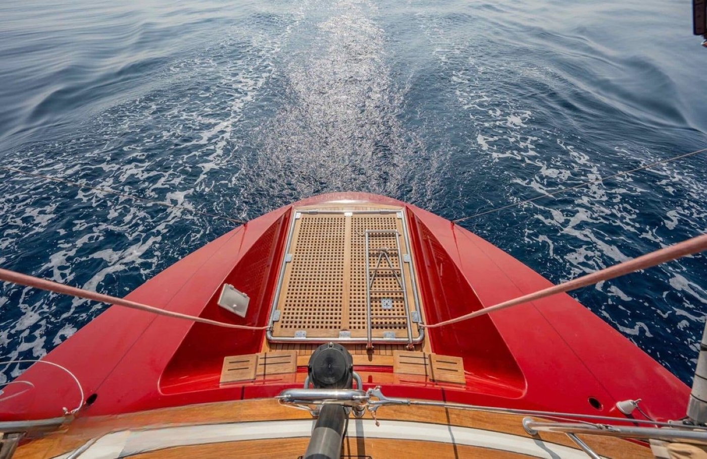 Foredeck Relaxation Area.jpg