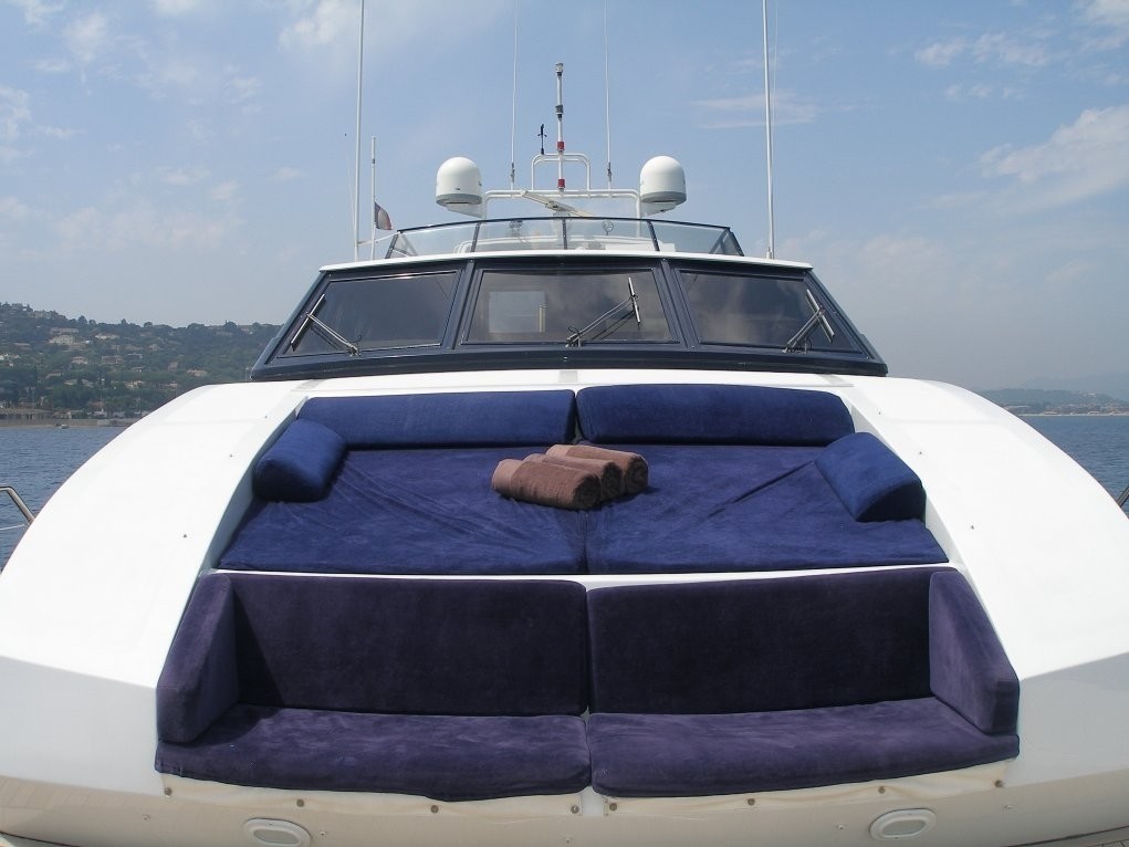 Foredeck seating and sunpads.jpg