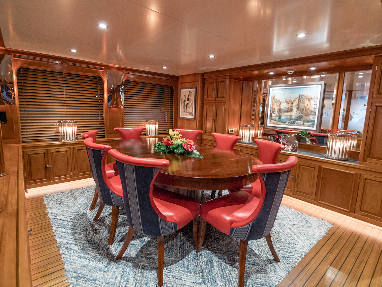 Formal dining area adjacent to saloon.jpg