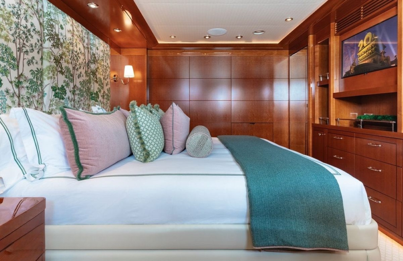 Guest Suite 07.jpg