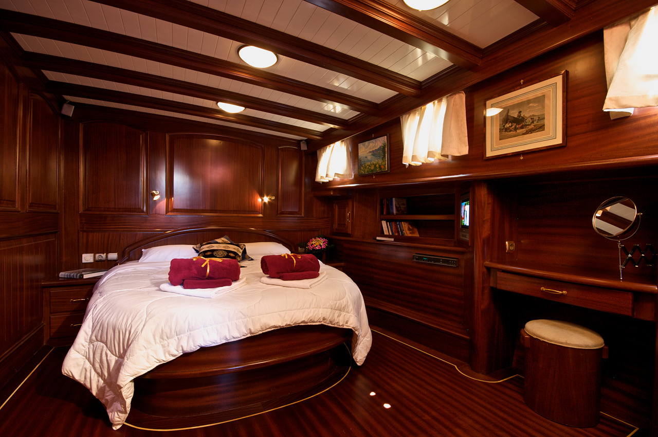 Guest cabin lower deck.jpg