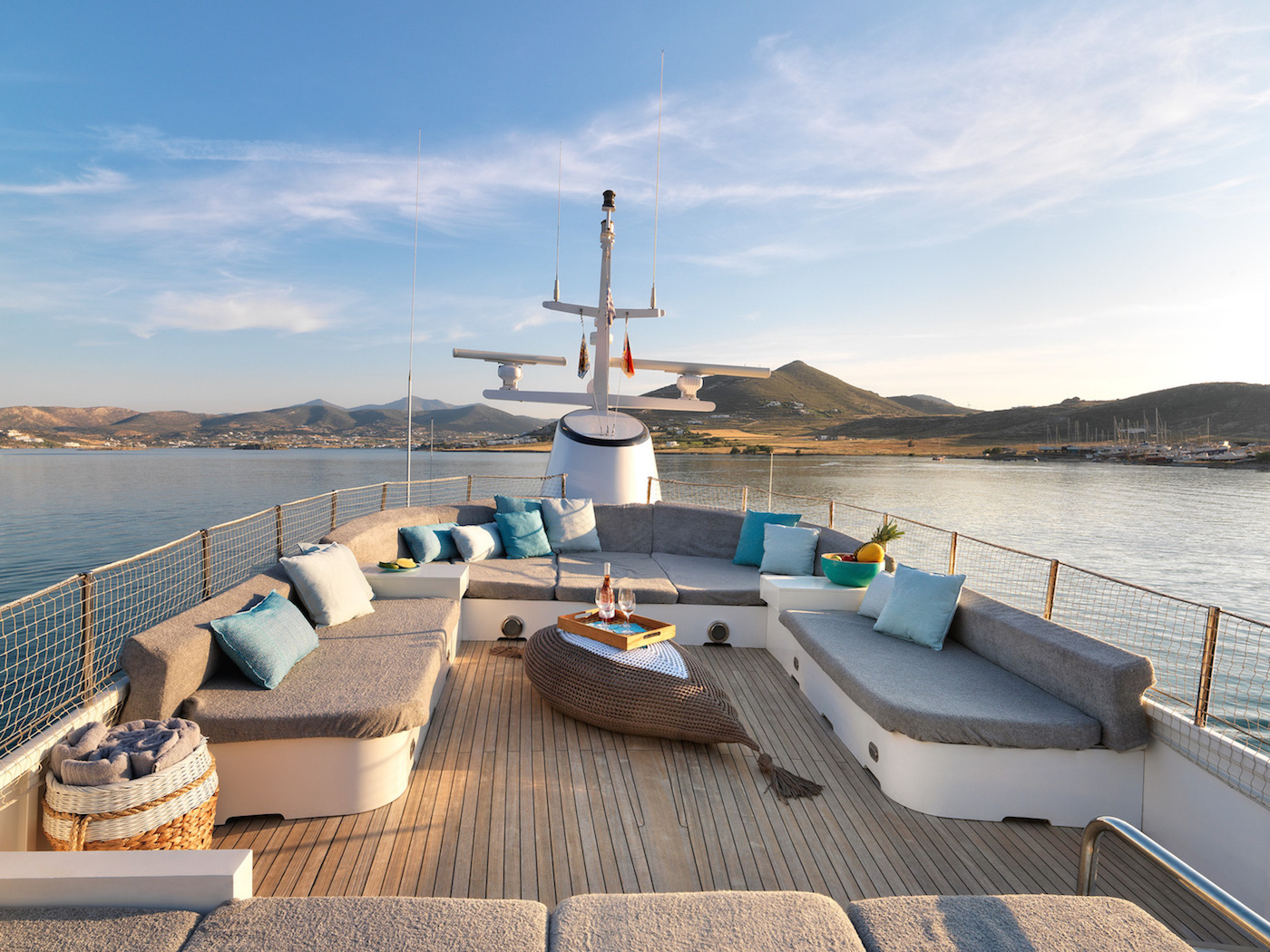 HAPPY DAY Large sun deck area.jpg