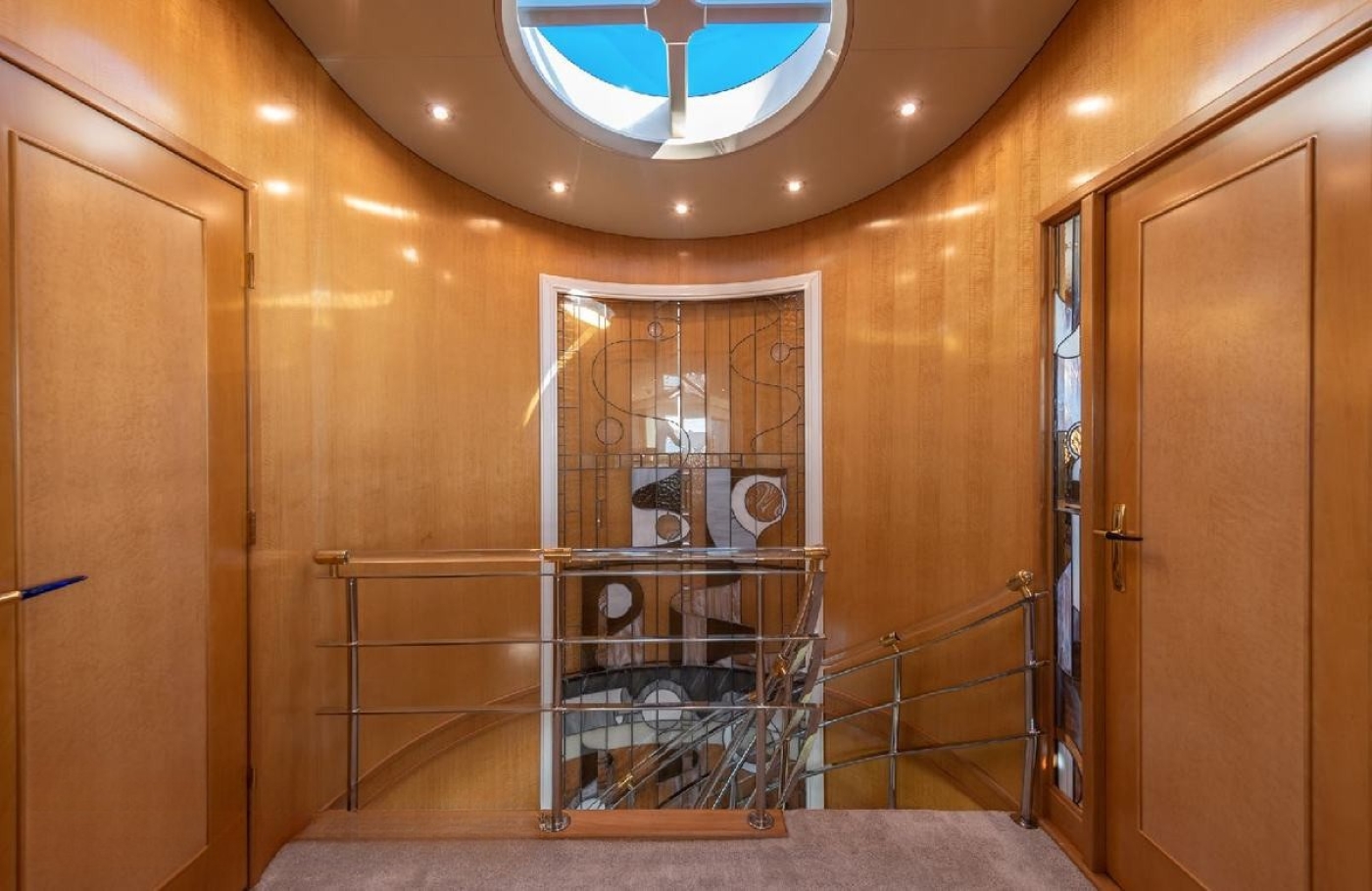 Hallway 0.jpg
