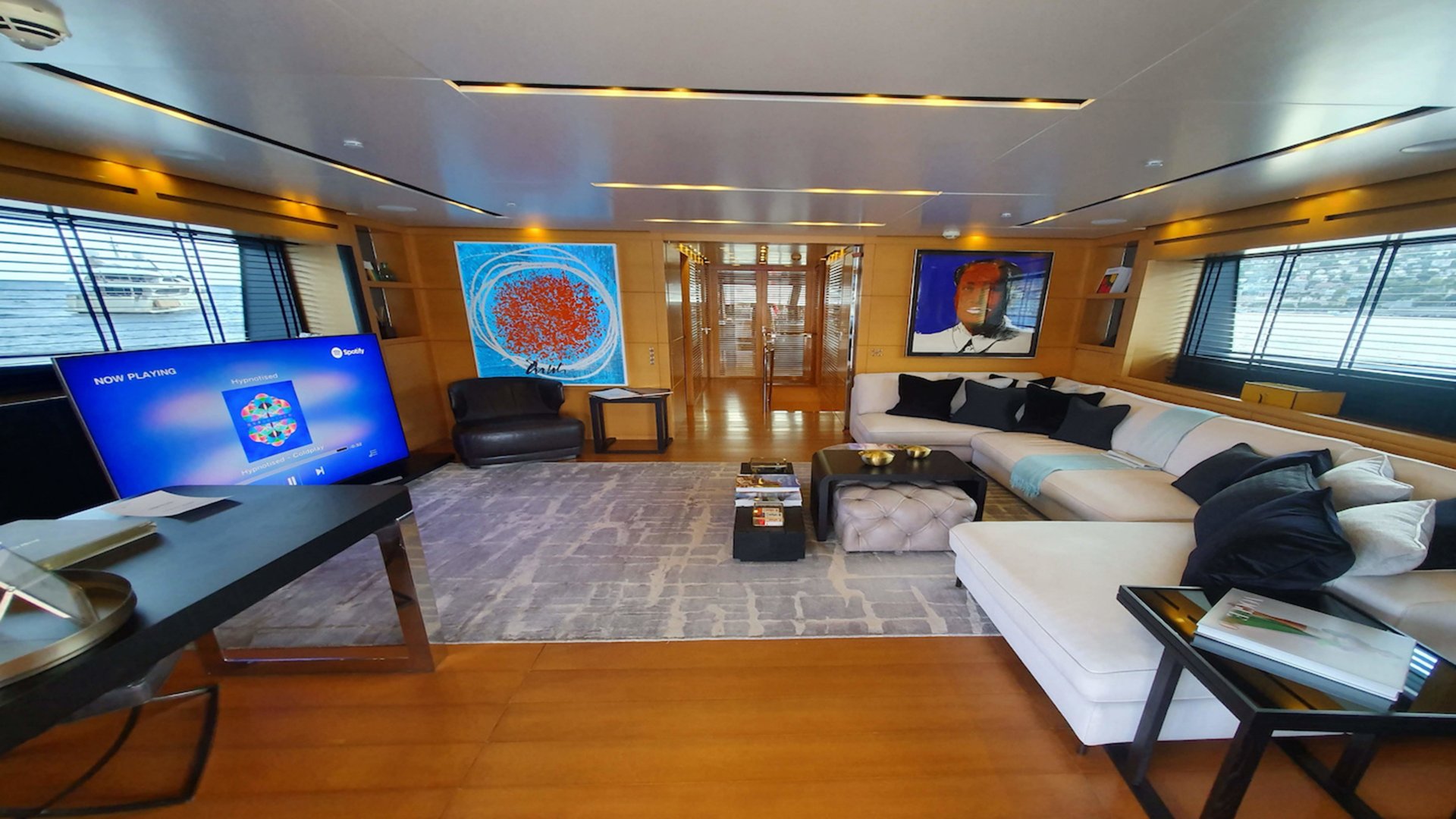 Interior 10.jpg