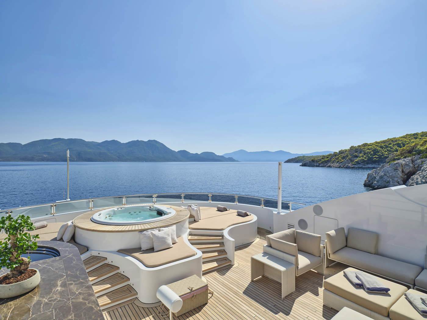 Jacuzzi on deck .jpg