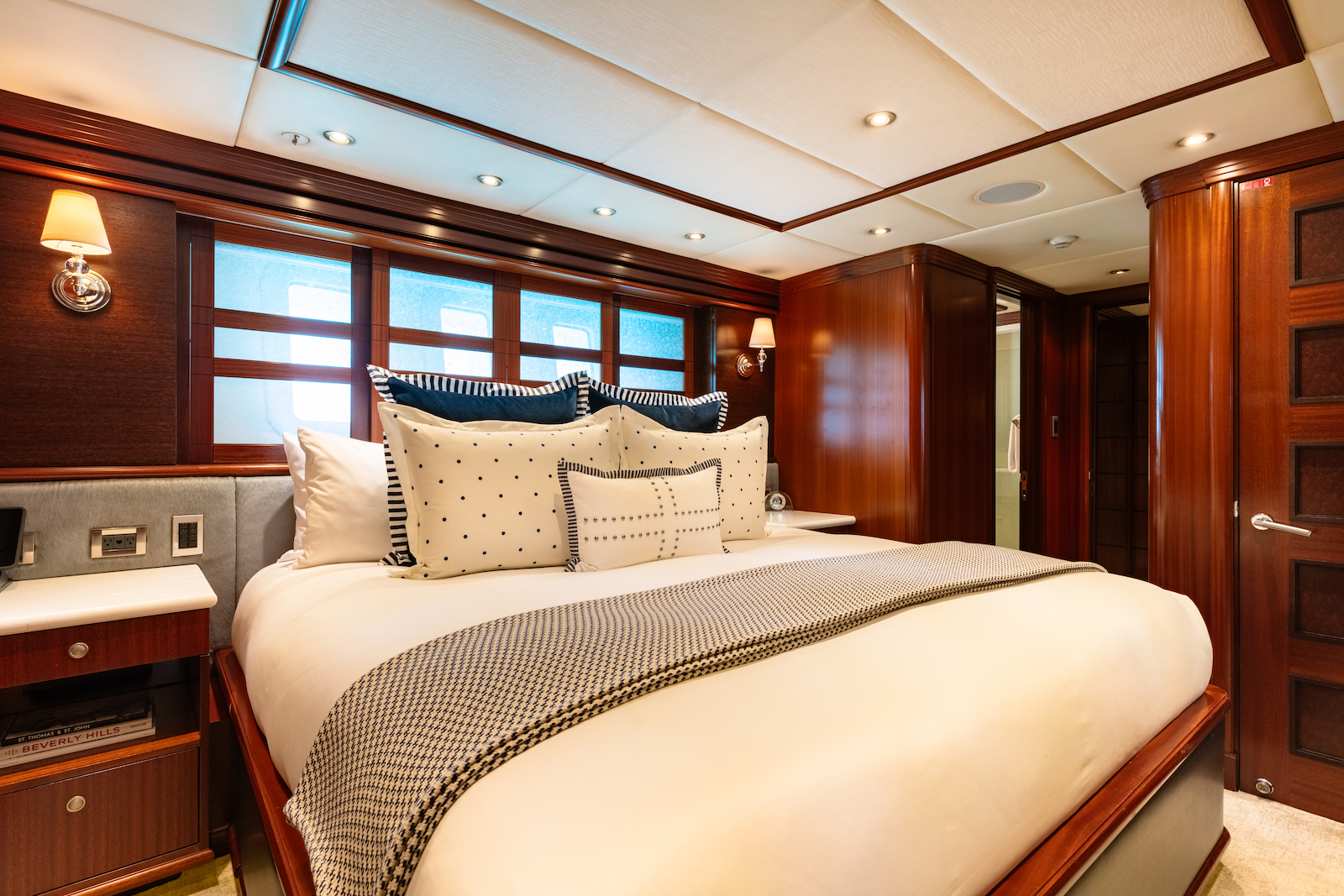 King Guest Stateroom - Photo credit Ocean Air Media.jpg