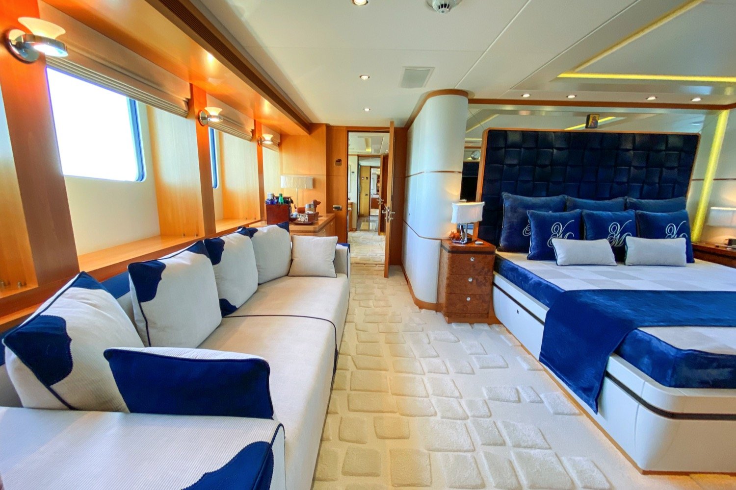 Large master cabin.jpg
