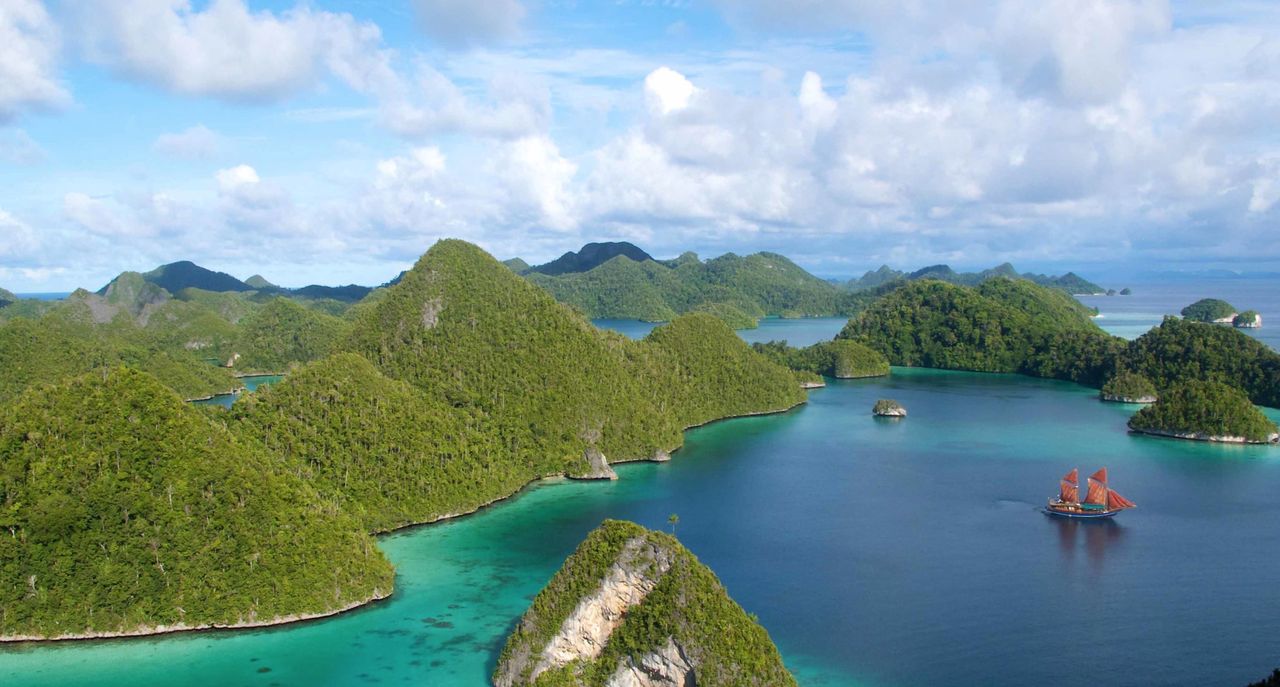 Luxury Yacht Charter Vacation Aboard Tiger Blue 00001.jpg