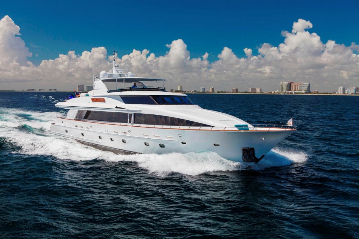 Luxury-yacht-OCEAN-CLUB-from-Sovereign-Yachts.jpg