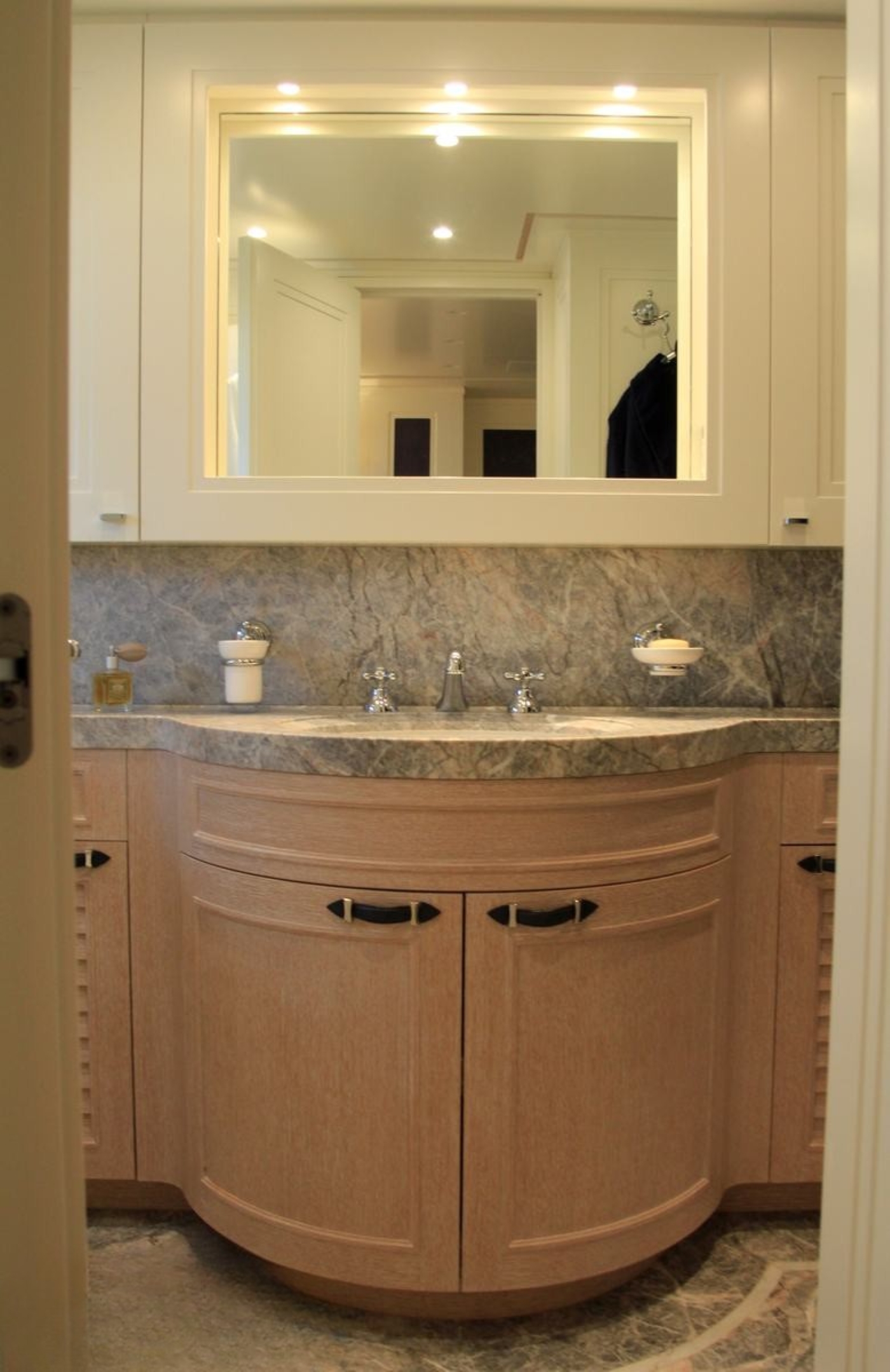 Master Bathroom 011.jpg