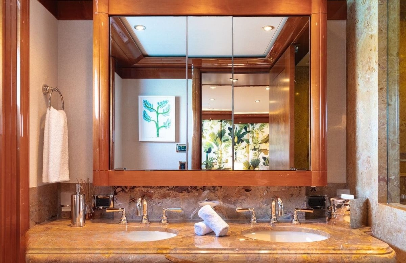 Master Bathroom 03.jpg
