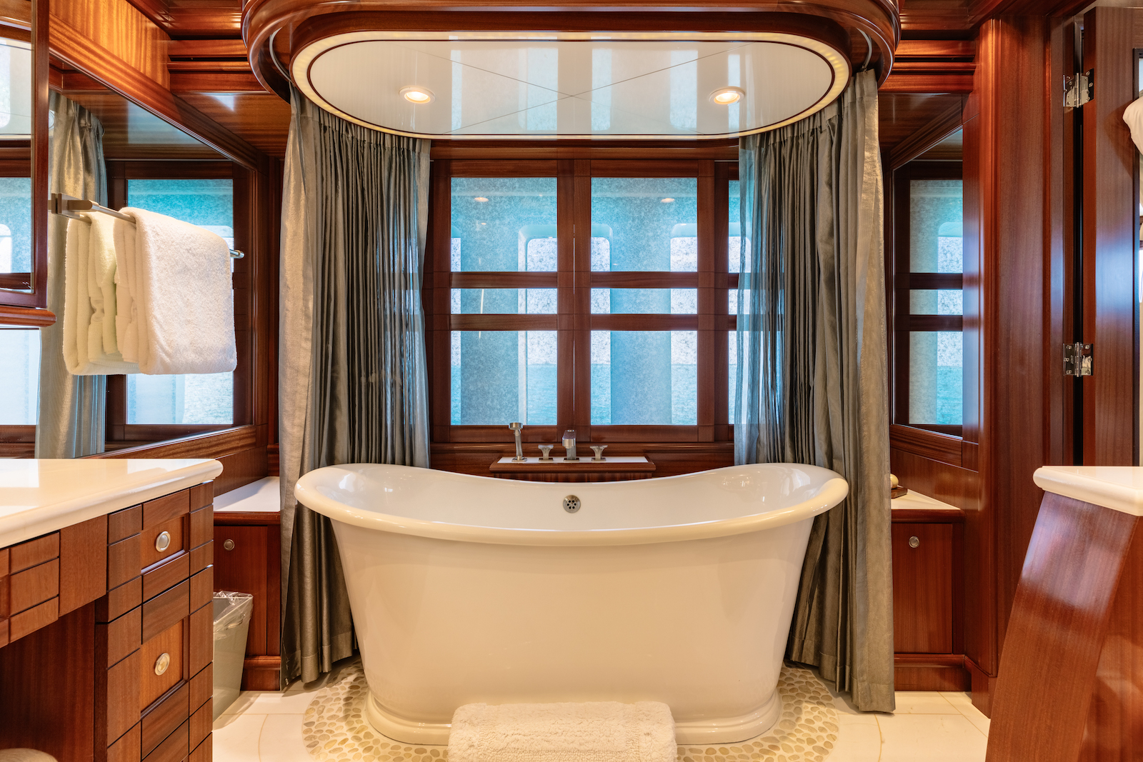 Master Ensuite tub for her - Photo credit Ocean Air Media.jpg