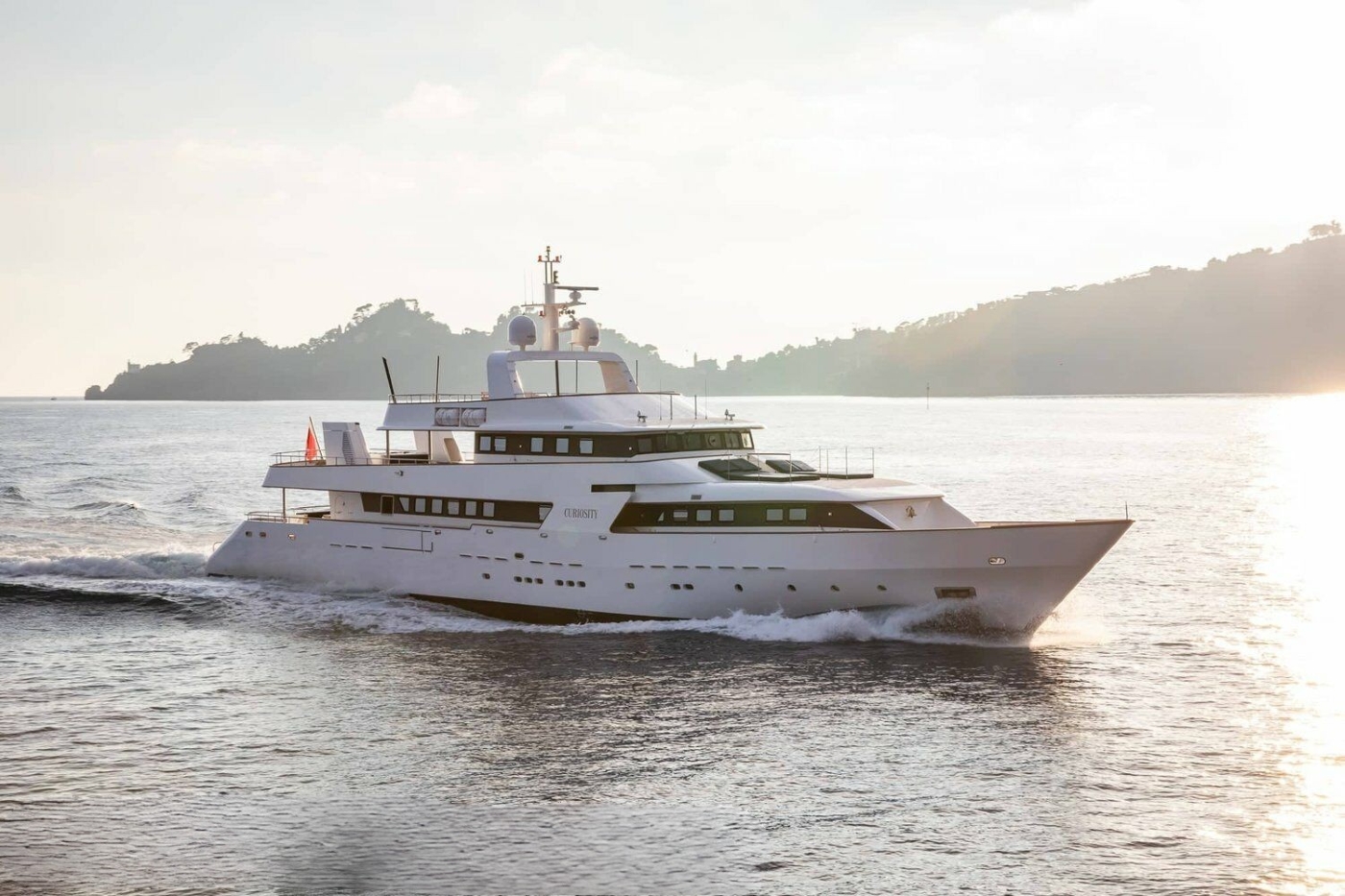Motor Yacht CURIOSITY.jpg