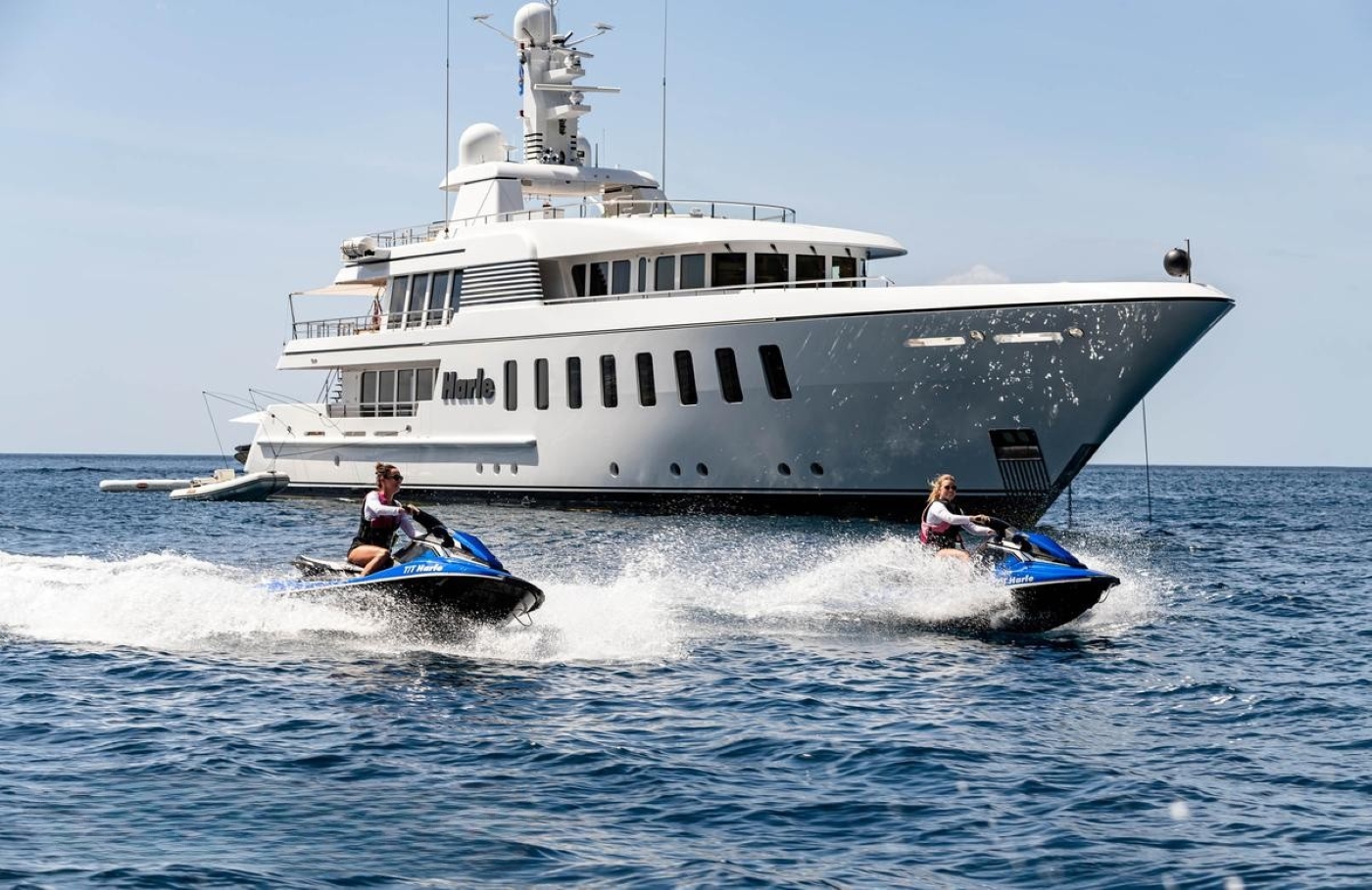 Motor Yacht Harle.jpg