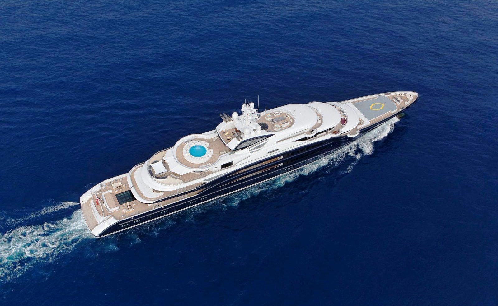 Motor Yacht SERENE - Sailing Underway.jpg