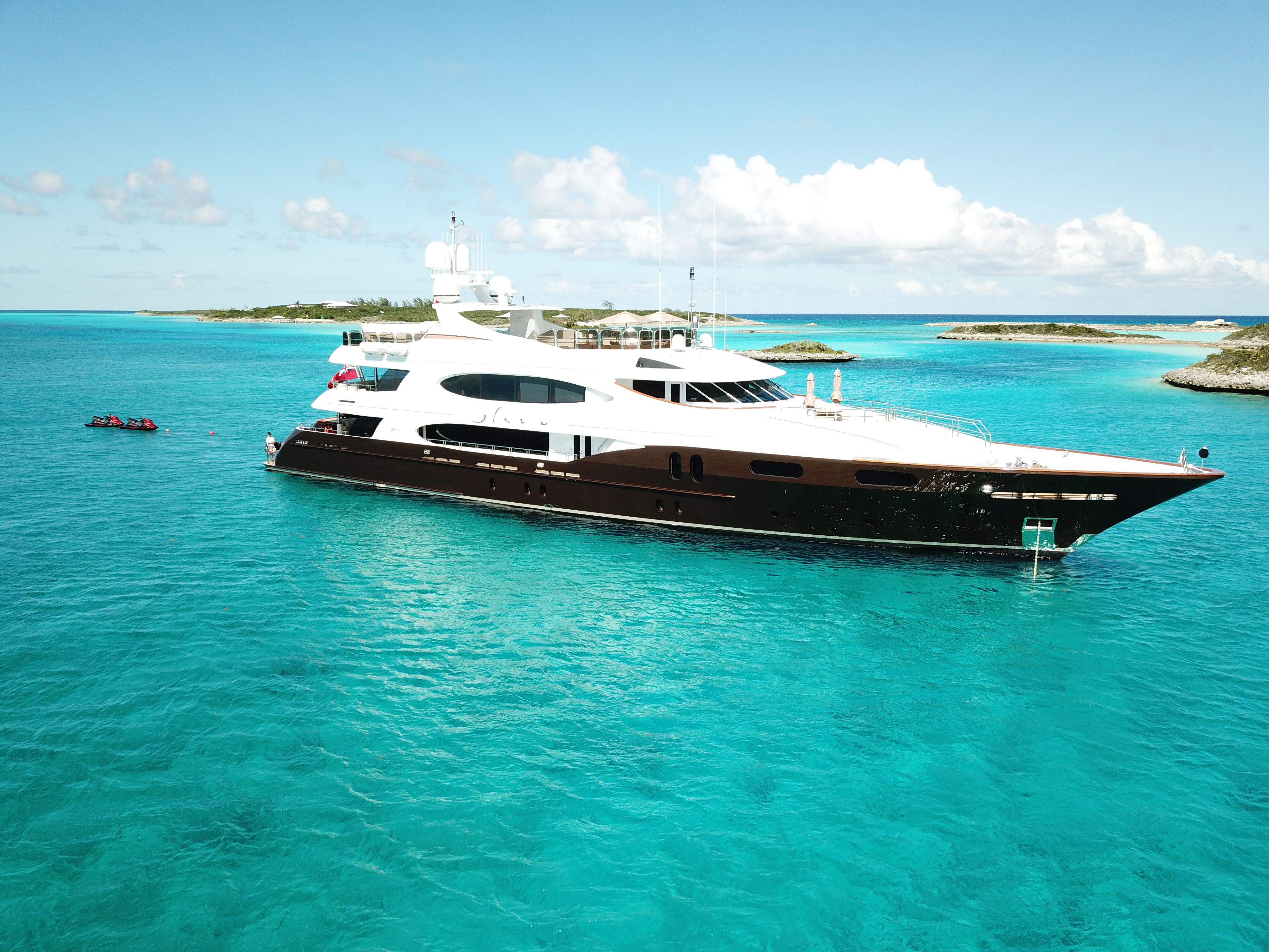Motor yacht GLAZE.jpg
