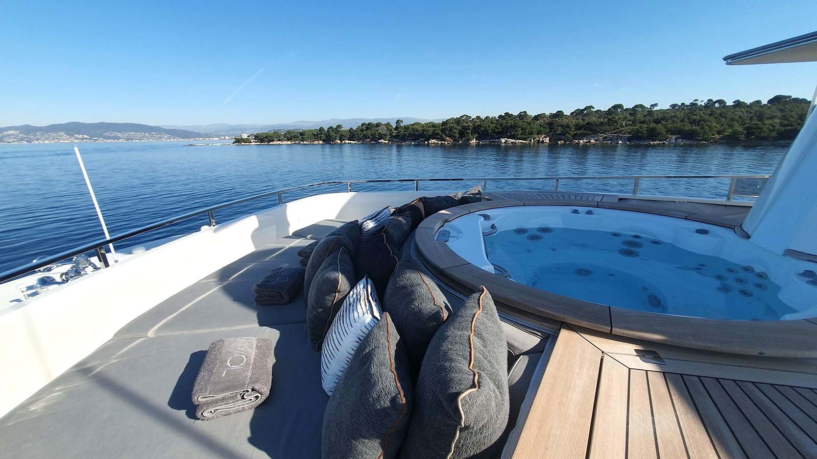 On deck Jacuzzi.jpg