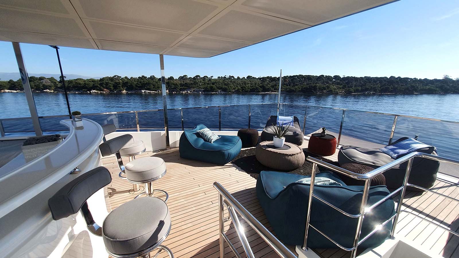 Ondeck seating and bar.jpg