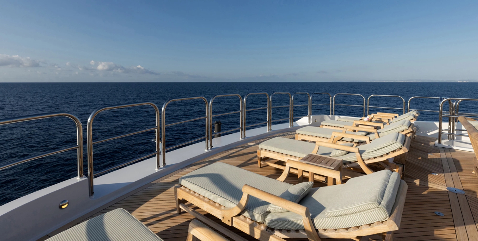 Open sundeck with relaxation area.jpg