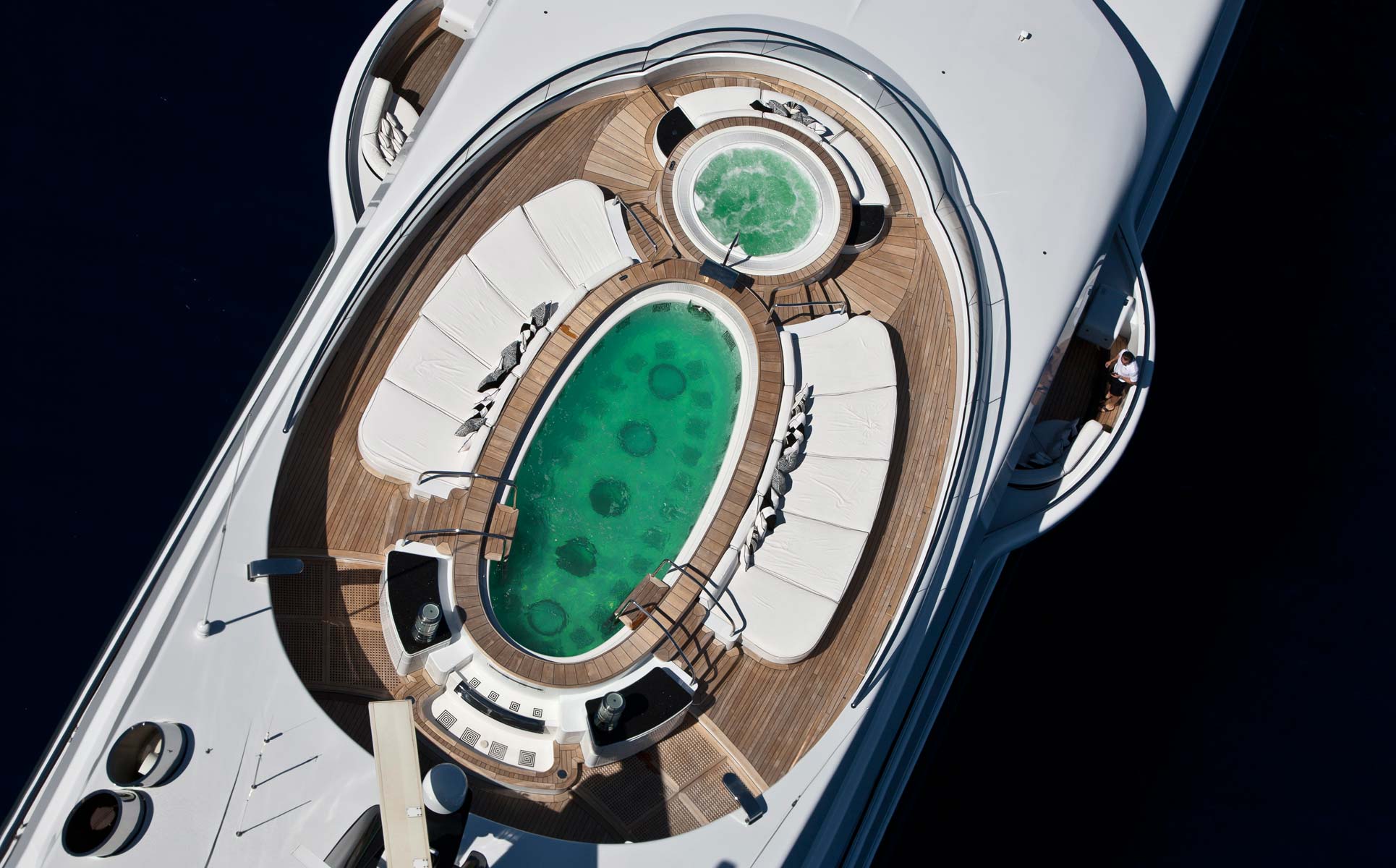 Phoenix 2 Jacuzzi and Pool.jpg