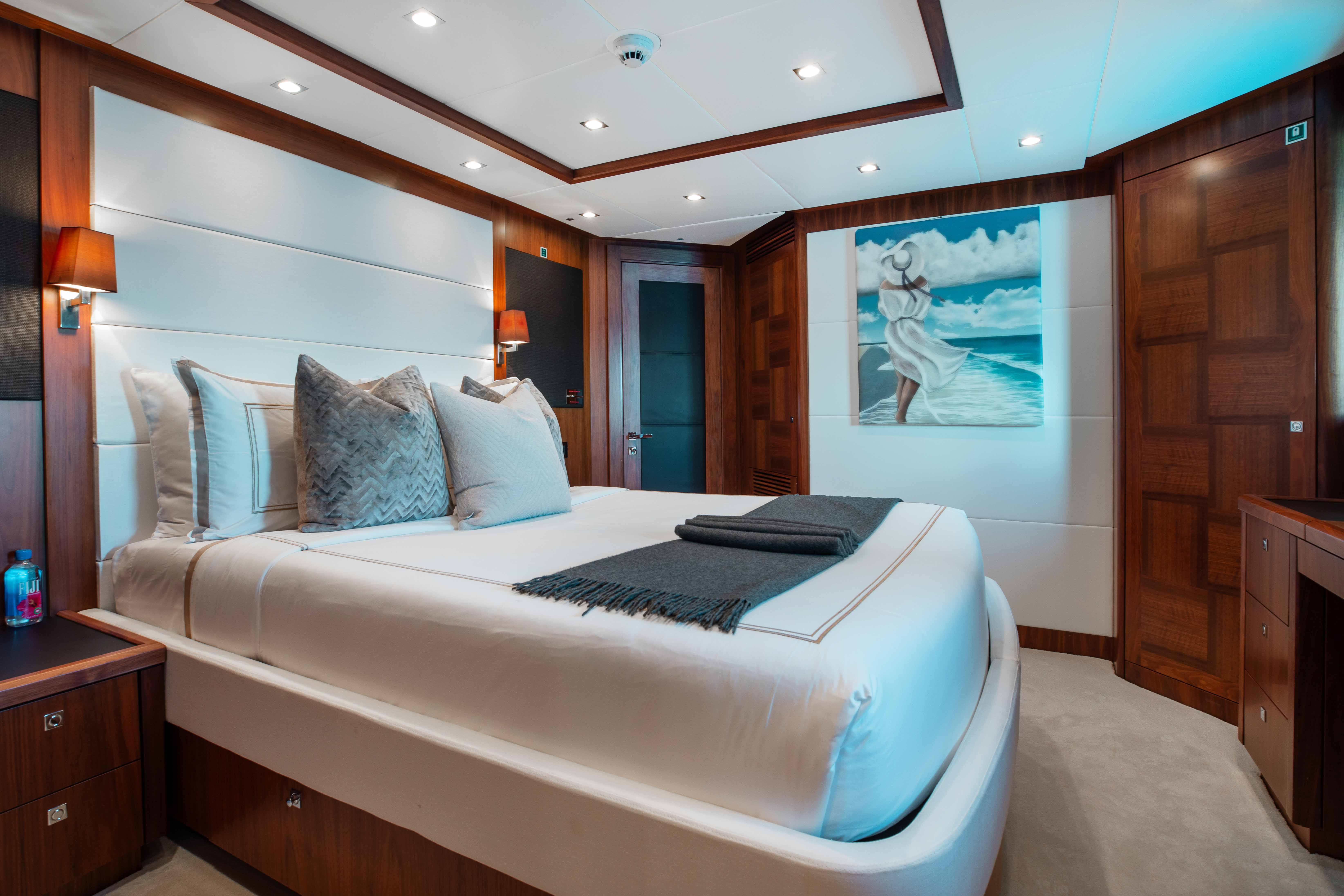 Queen Stateroom 1.jpg