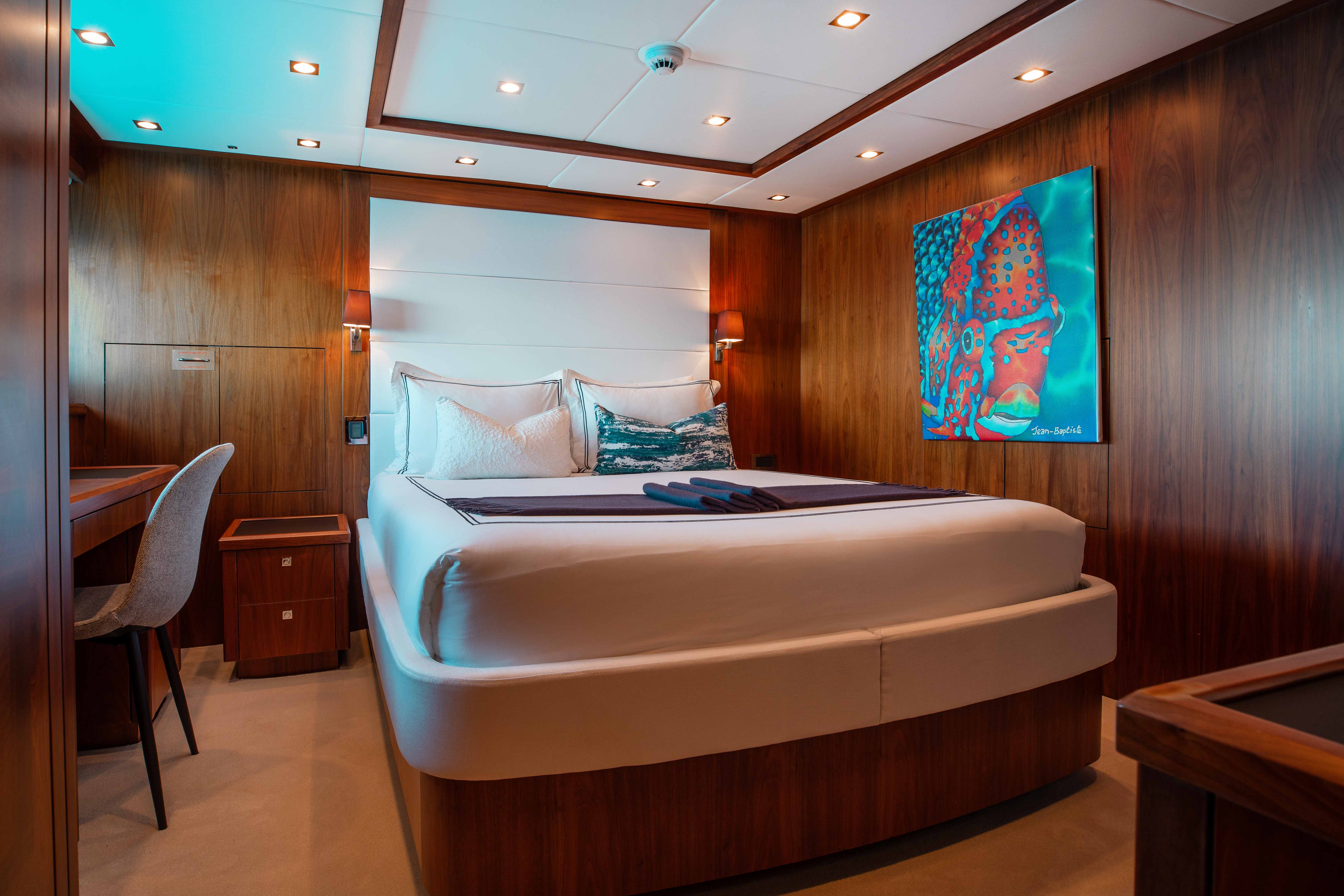 Queen Stateroom 2.jpg