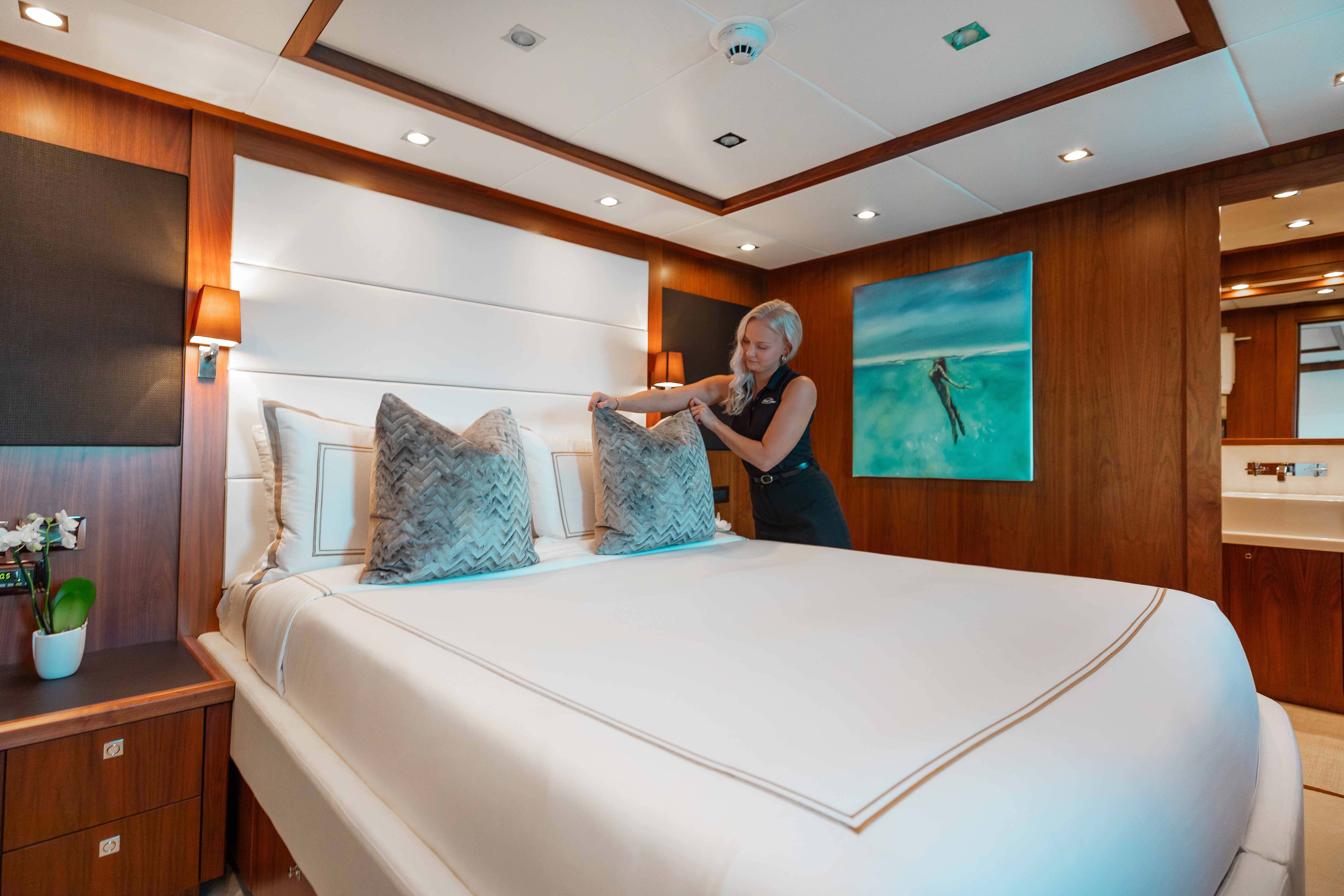 Queen Stateroom 3.jpg