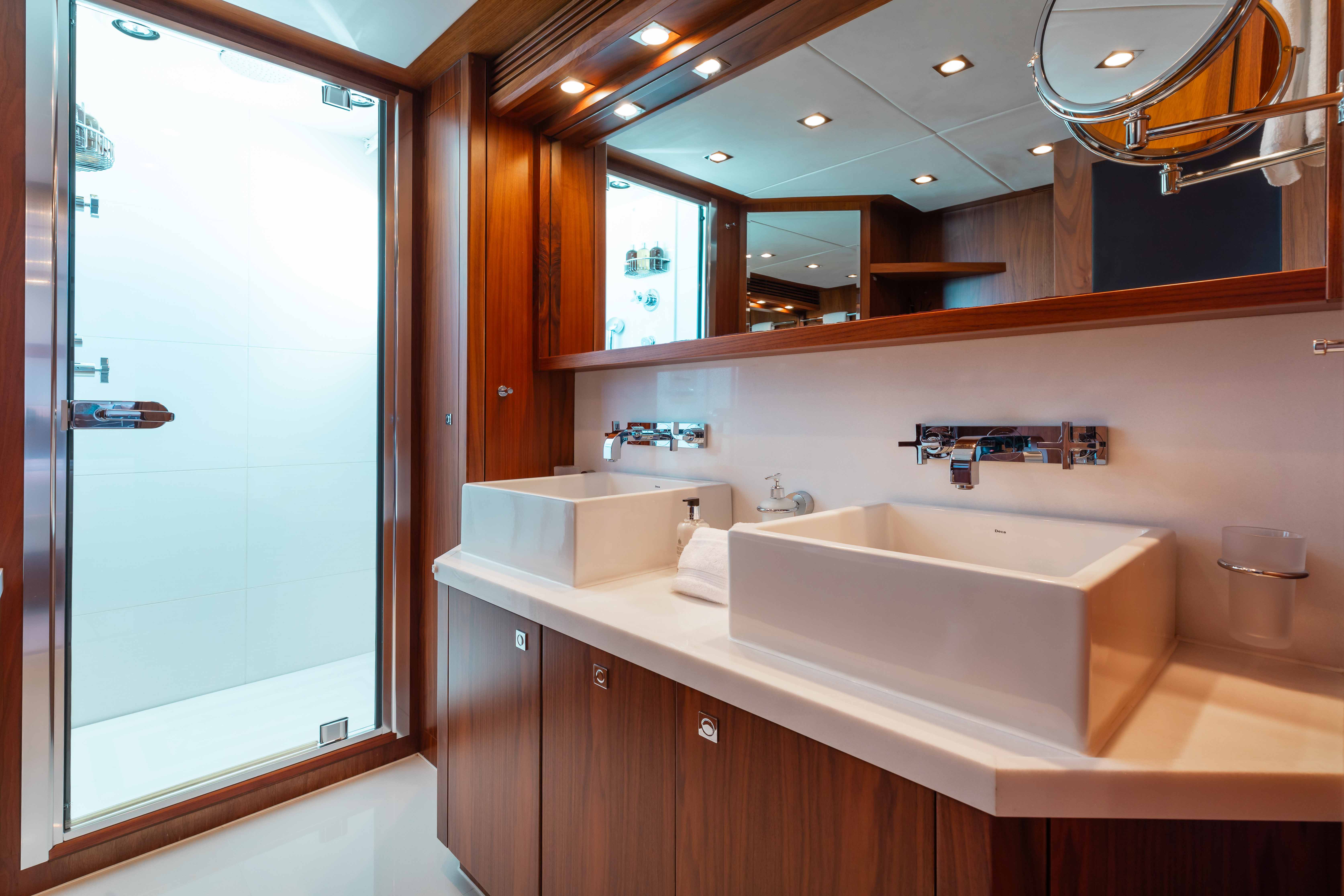 Queen Stateroom 4 Ensuite.jpg