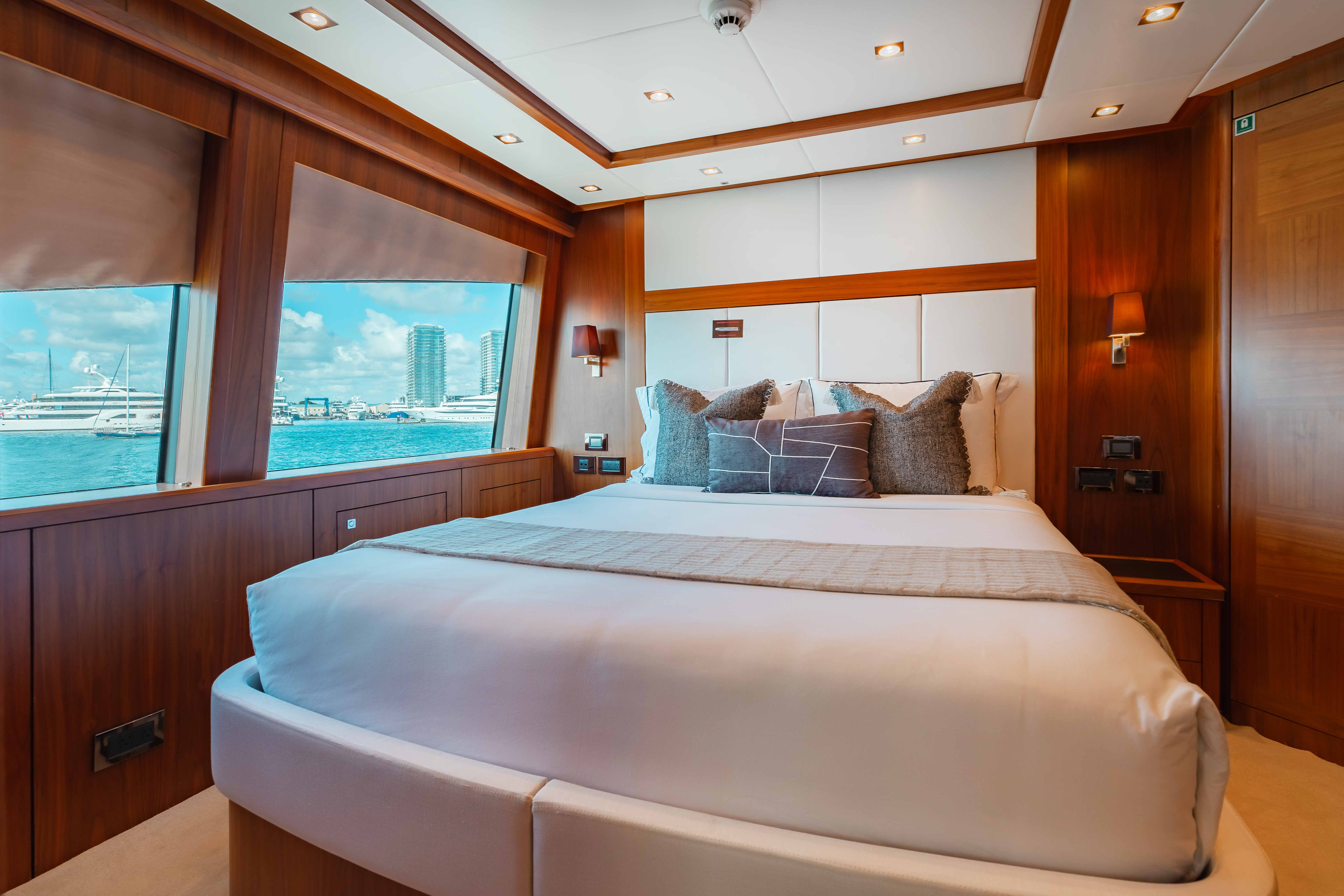 Queen Stateroom 4.jpg
