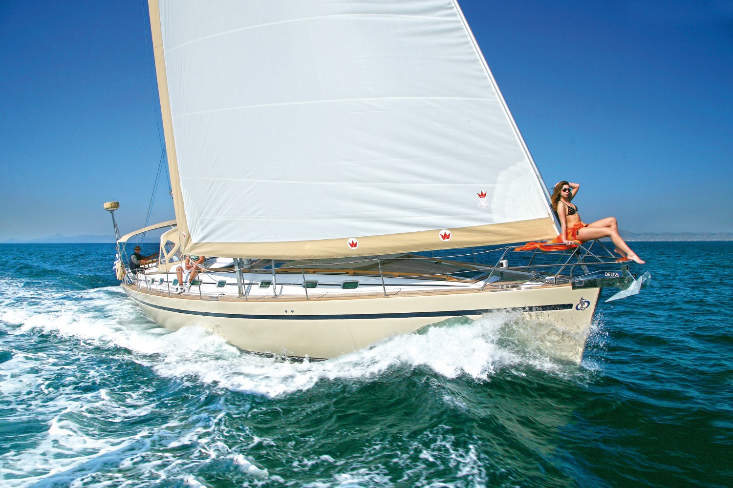 Sailing Yacht MYTHOS bow.jpg
