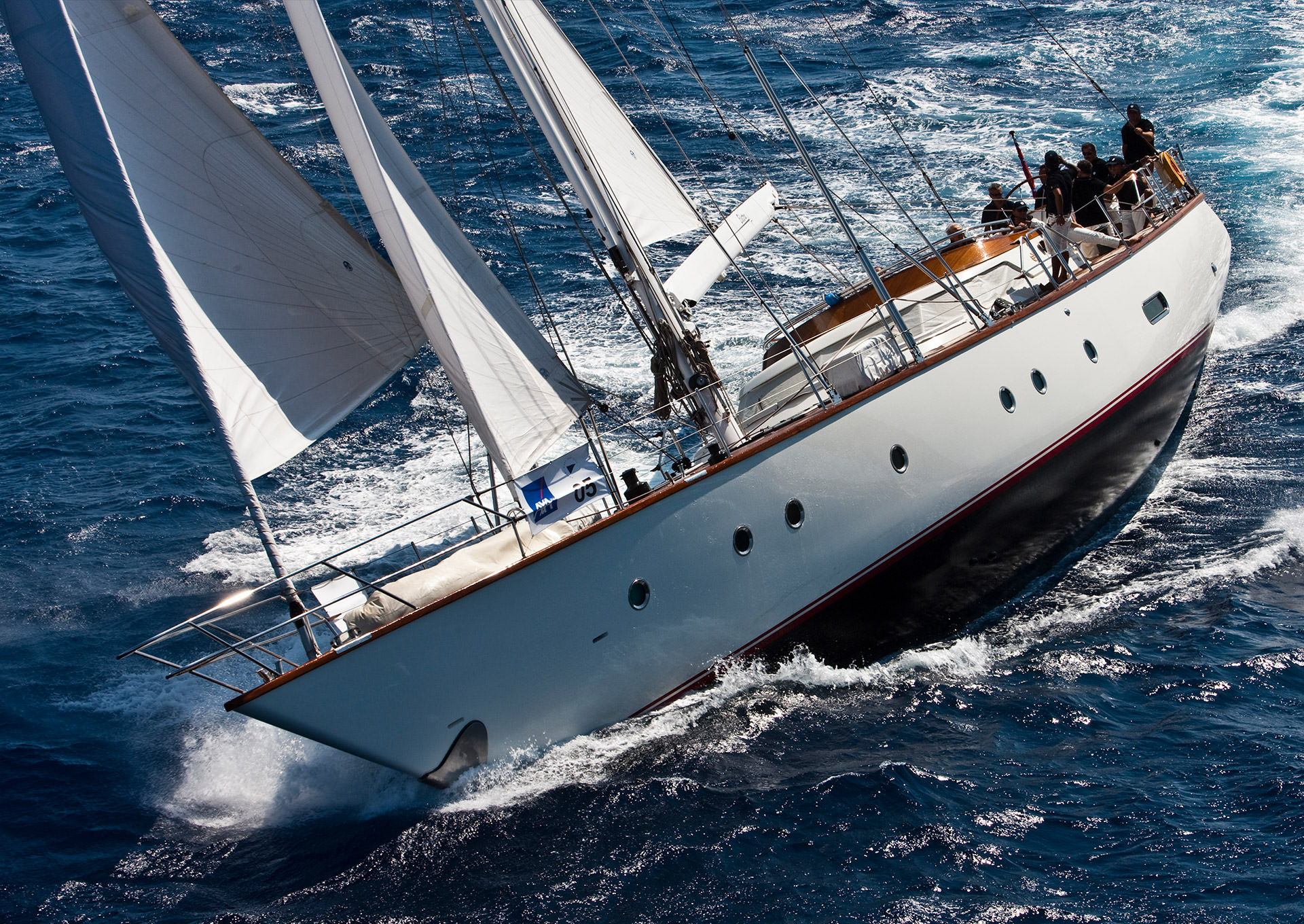 Sailing yacht MALIZIA.jpg