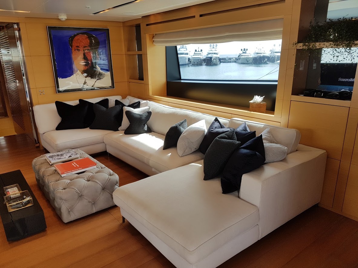 Salon lounge.jpg