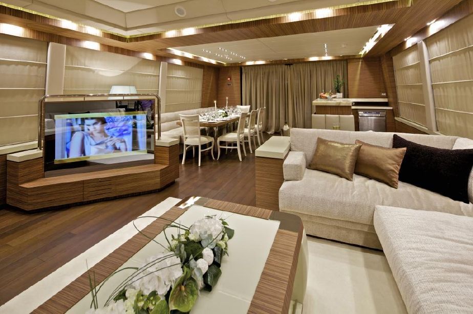 Saloon with TV and dining .jpg