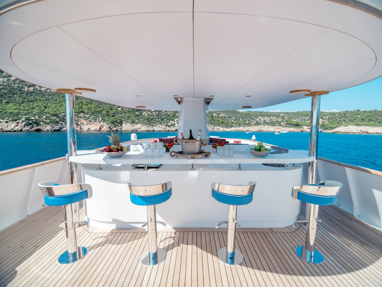 Sun deck bar area .jpg