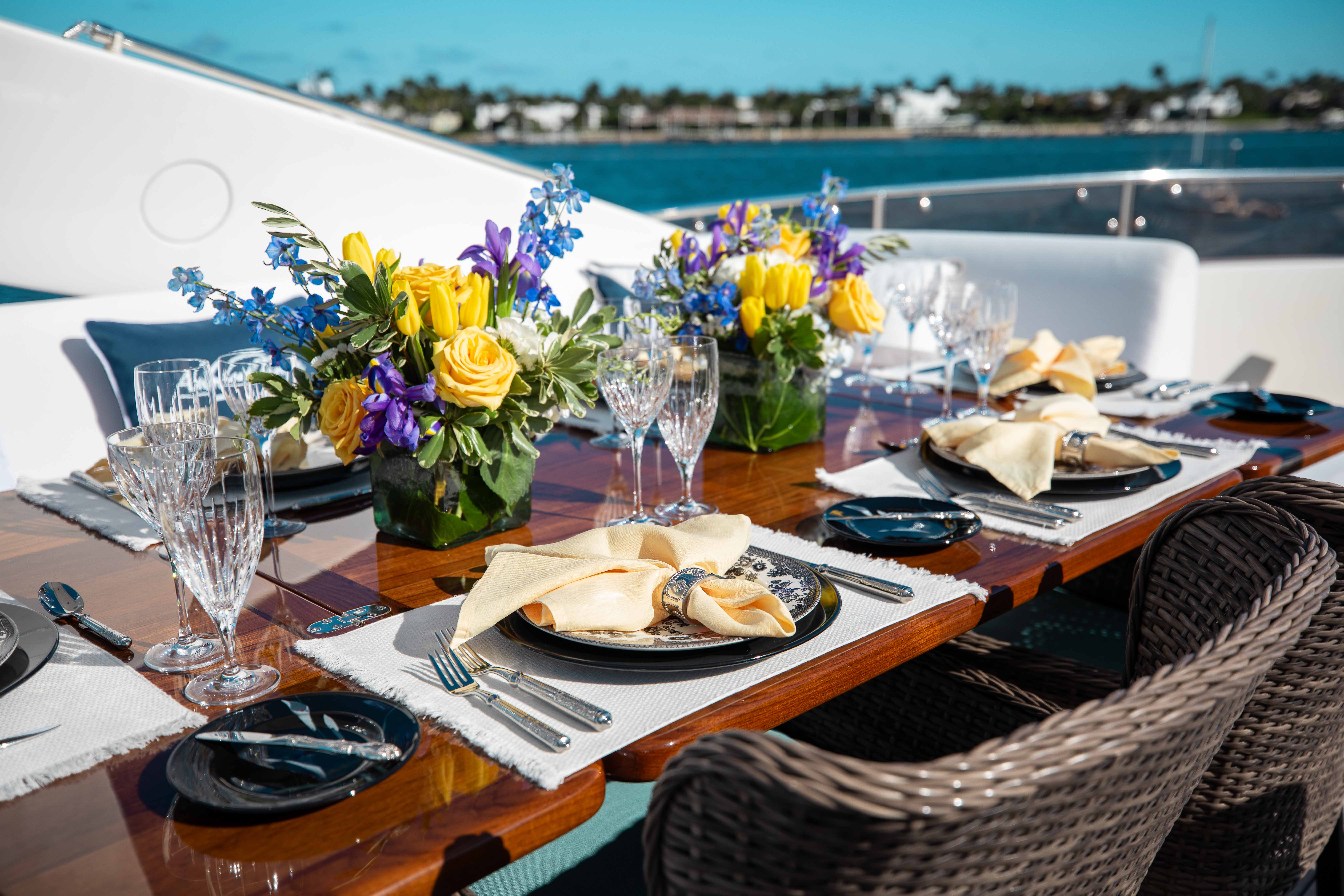 Sundeck Dining 1.jpg