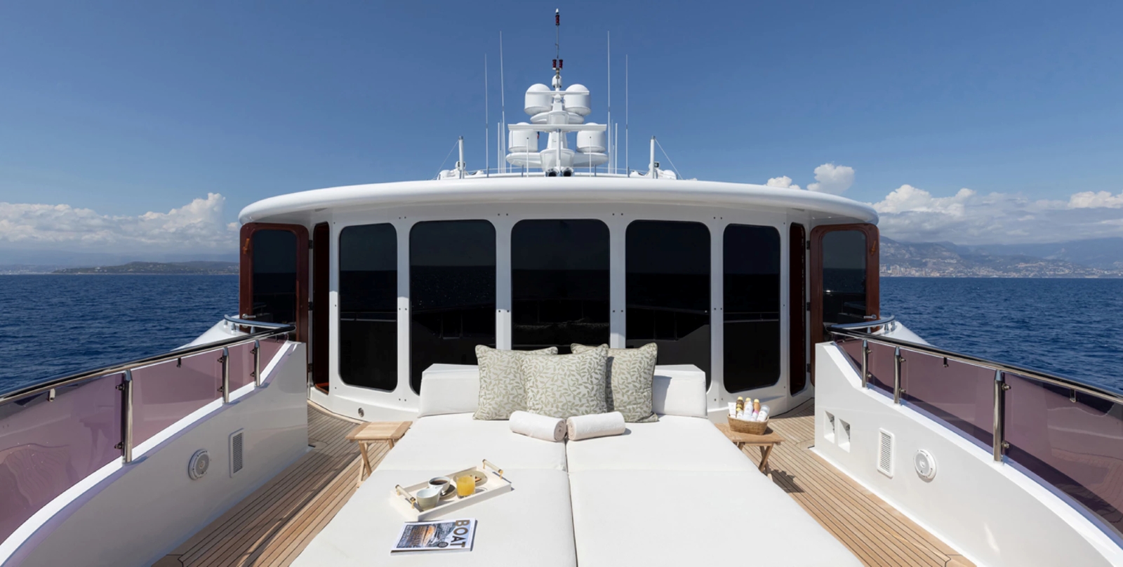 Sundeck with relaxation area.jpg