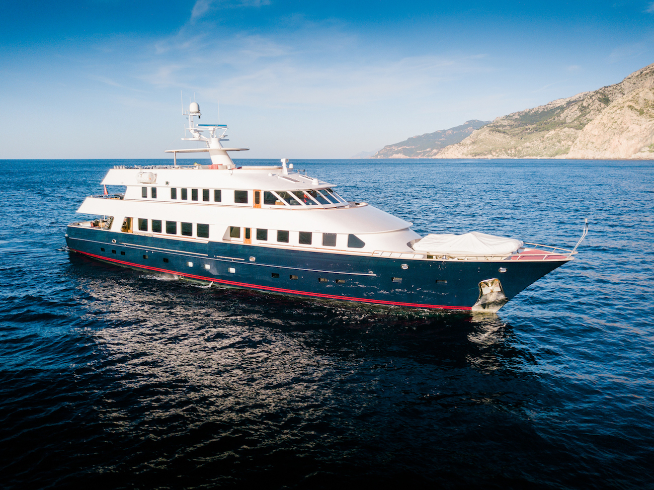 Superyacht CHESELLA.jpg