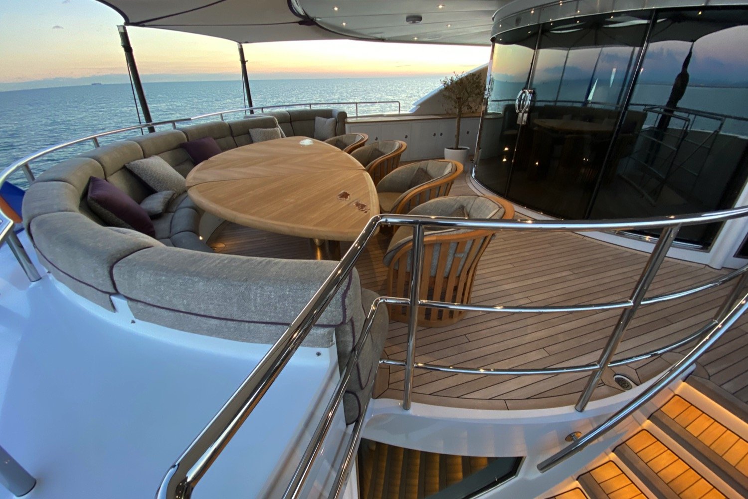 Upper deck dining area.jpg