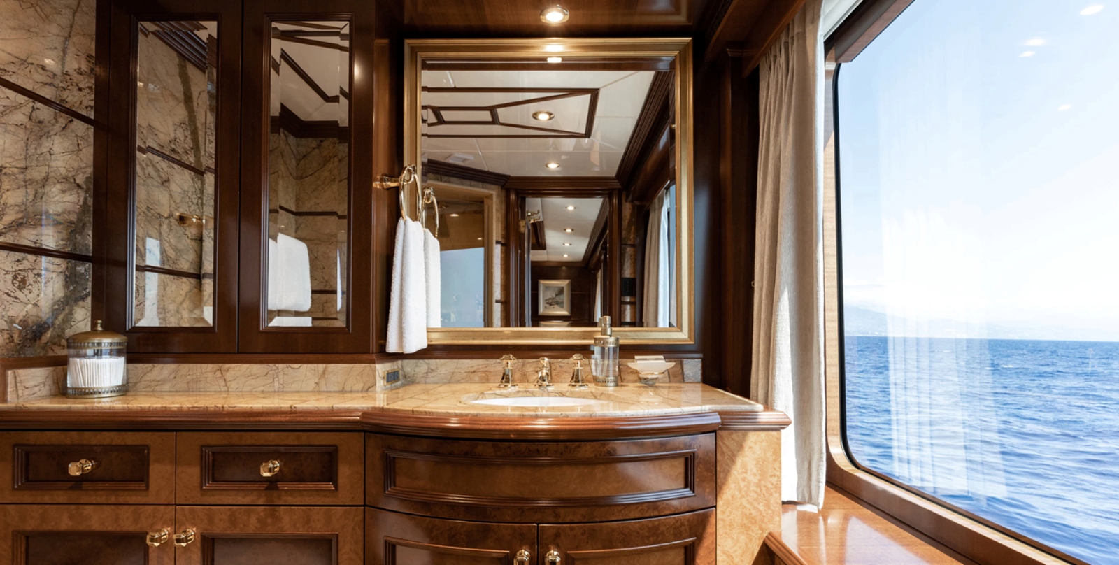 Wahroom with sea views.jpg
