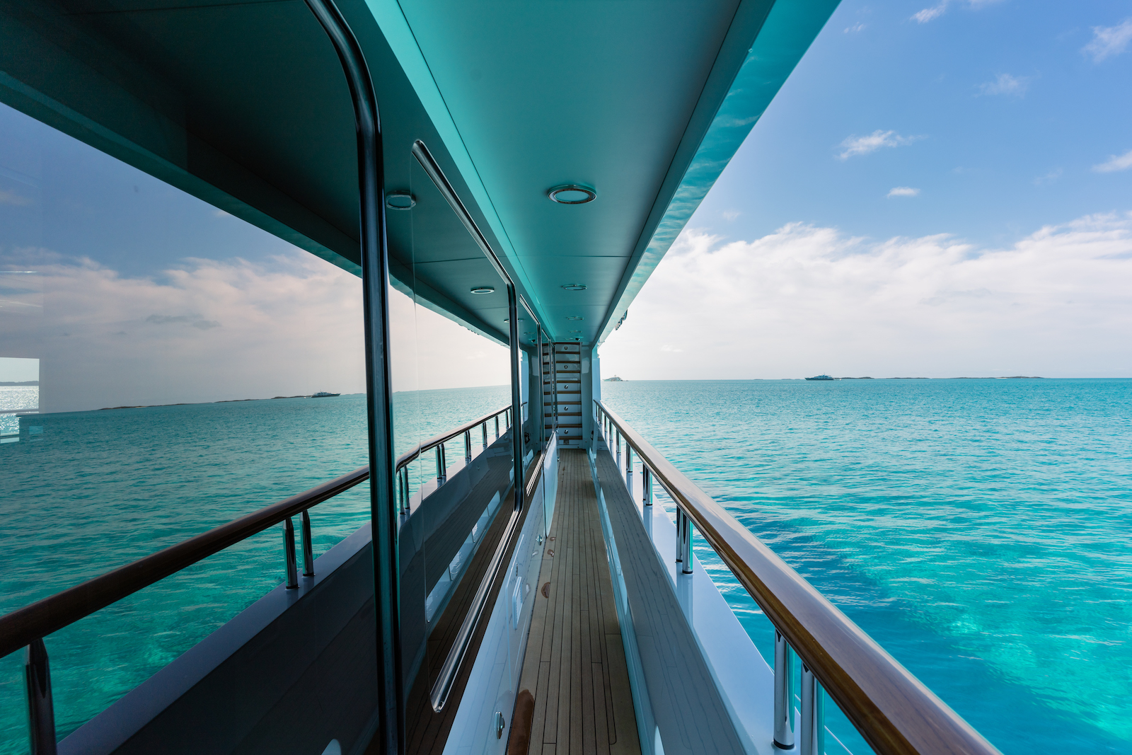 Walkaround decks - Photo Credit Ocean Air Media.jpg