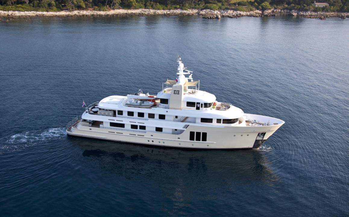 YAcht E&E by Vripack - profile from above.jpg