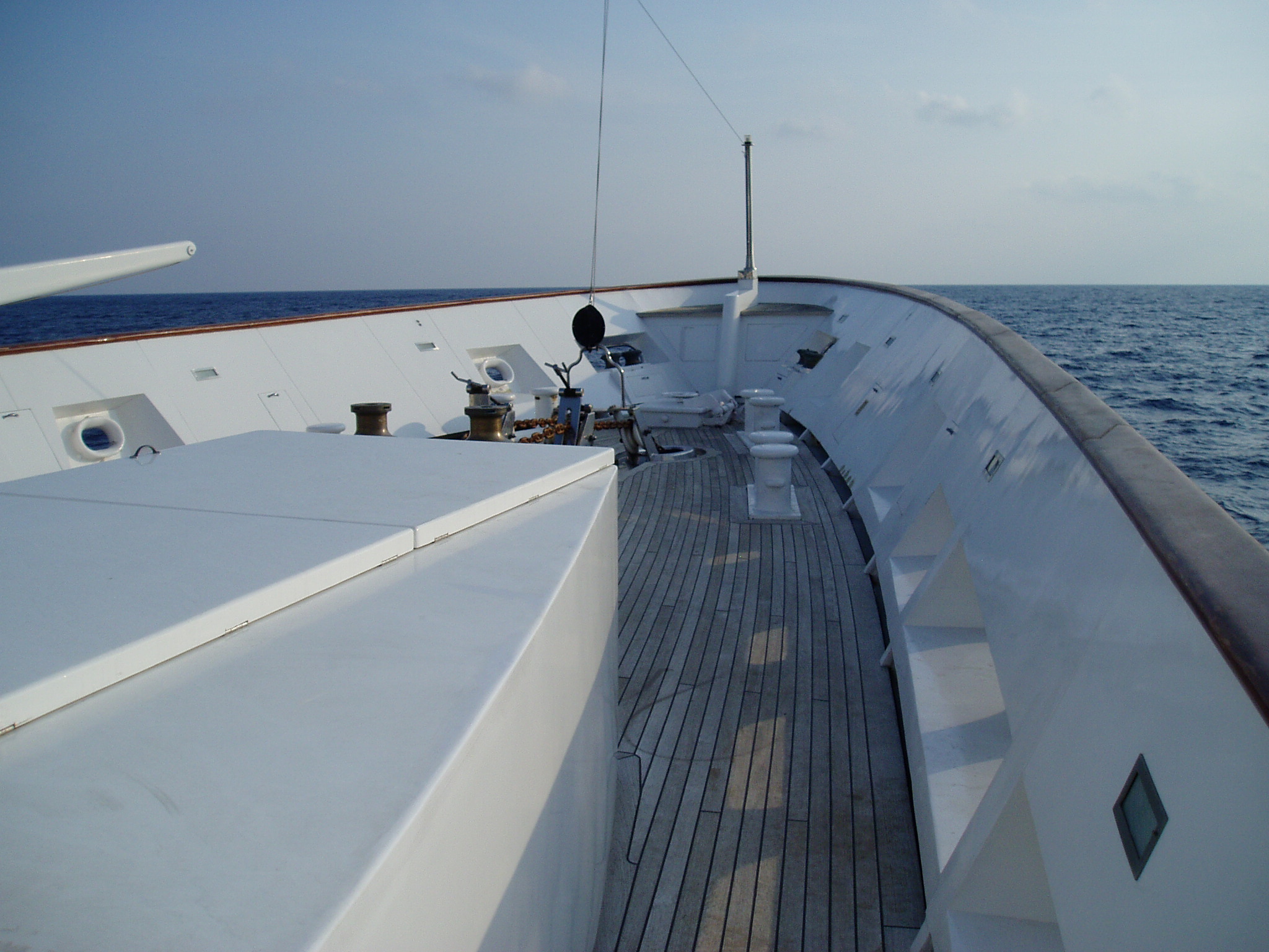 Yacht LADY K II - bow 2.jpg