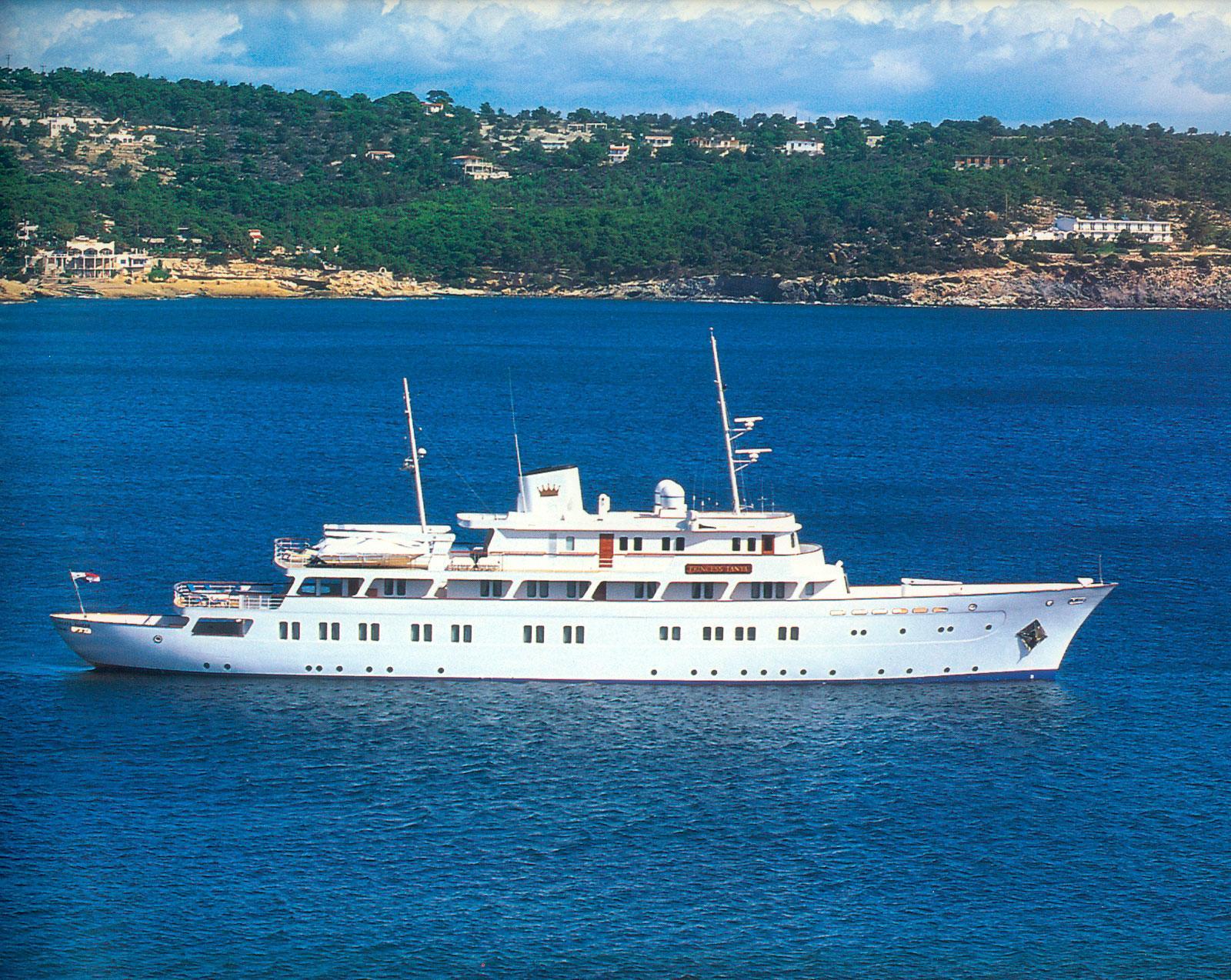 Yacht LADY K II 4.jpg