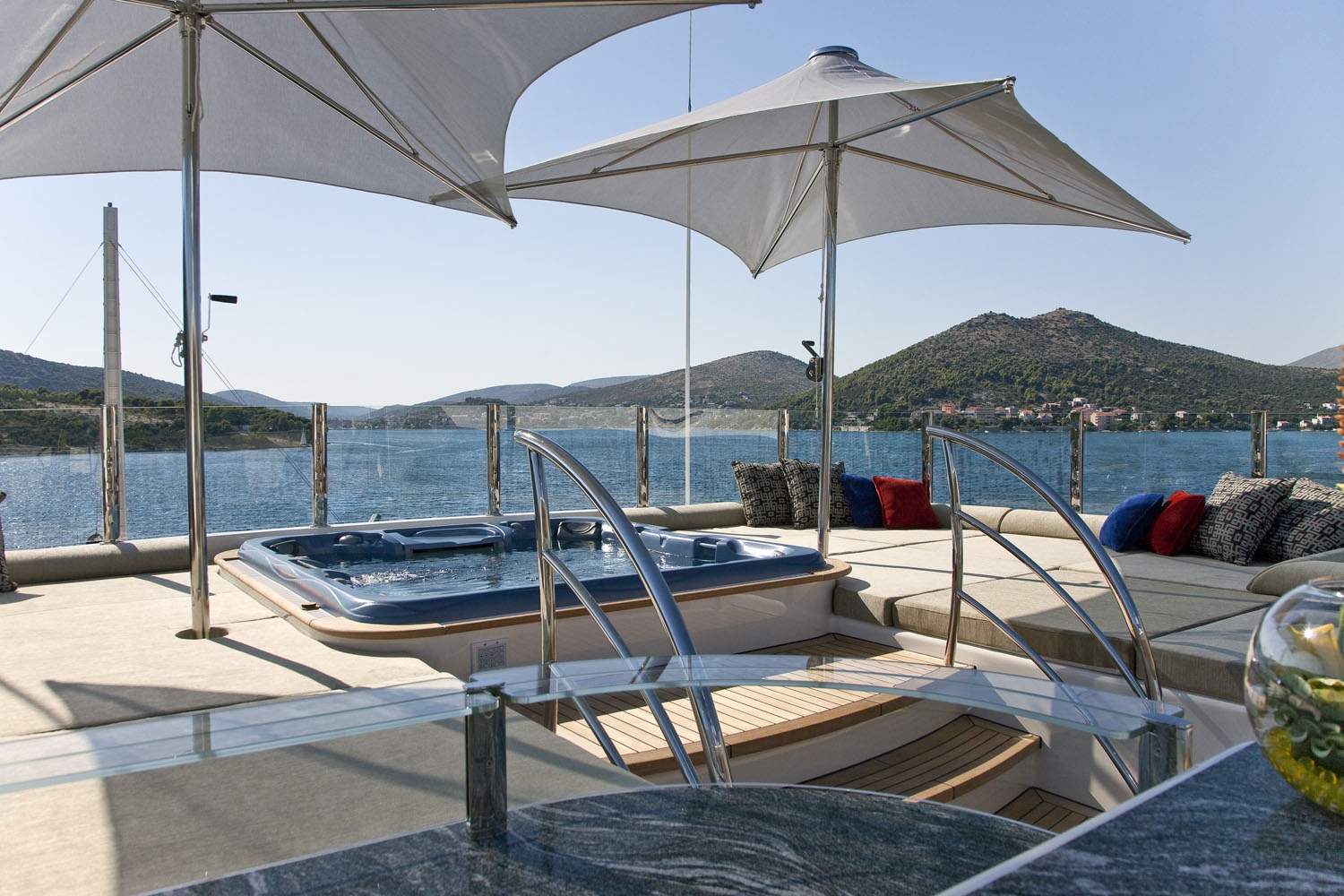 Yacht MARY JEAN II by ISA - Jacuzzi.jpg