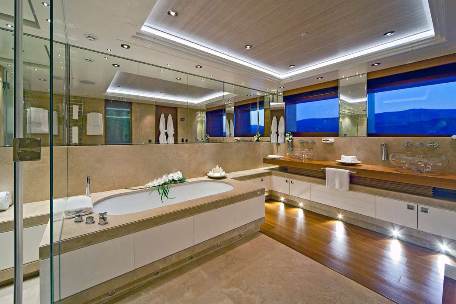 Yacht MARY JEAN II by ISA - Master En suite.jpg